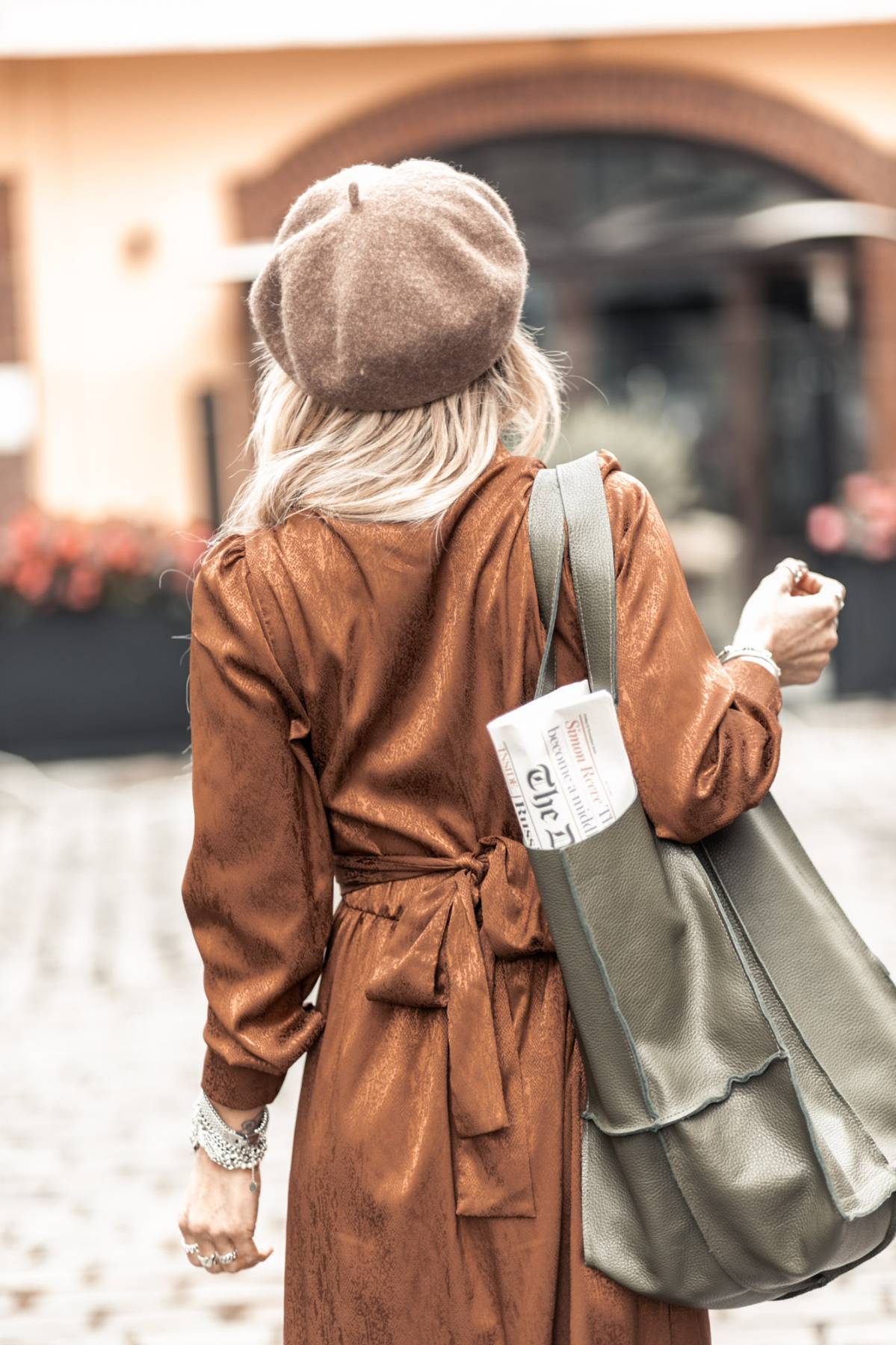 Oversized Tote in Khaki Leather