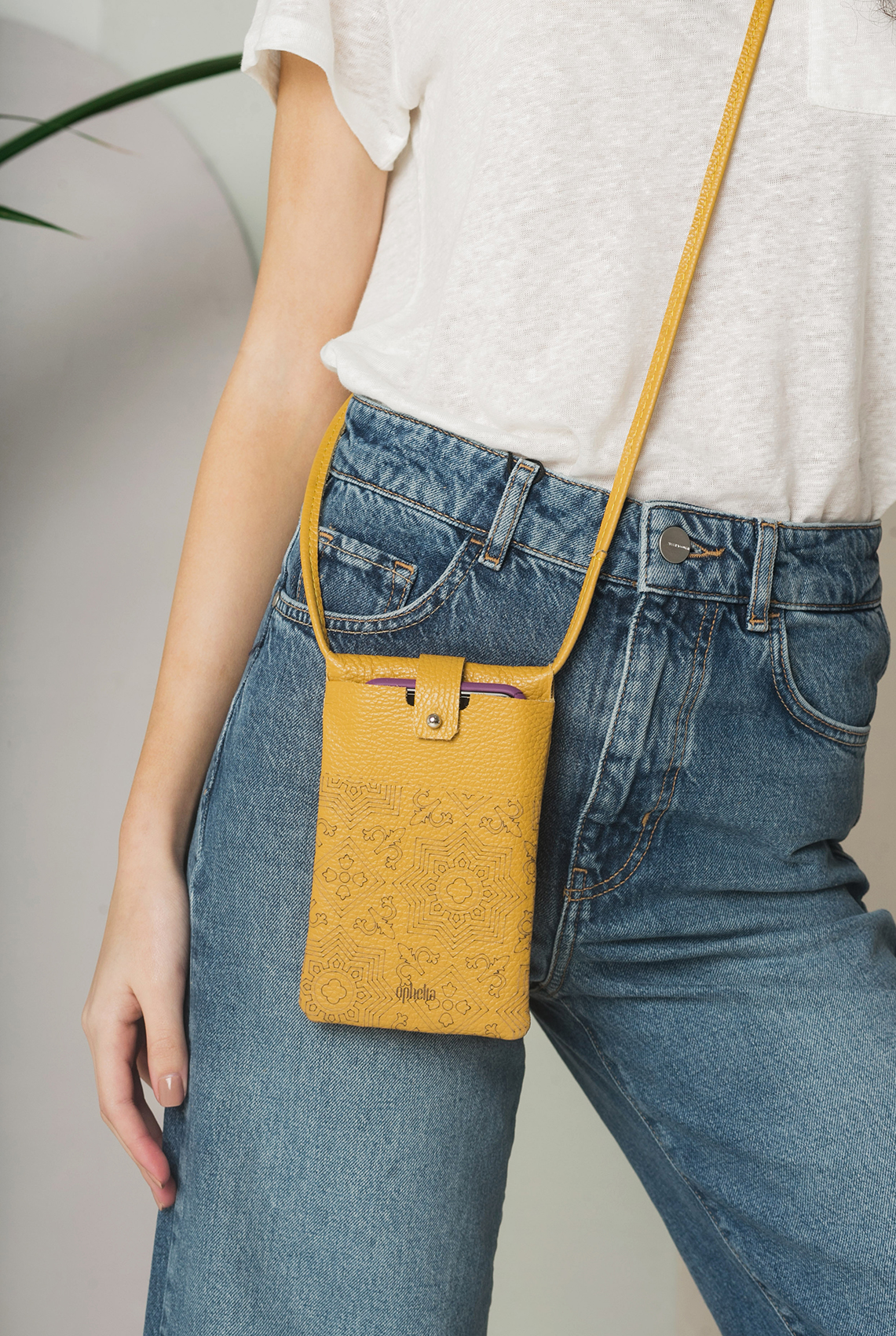 Mobile bag in Ocher Leather