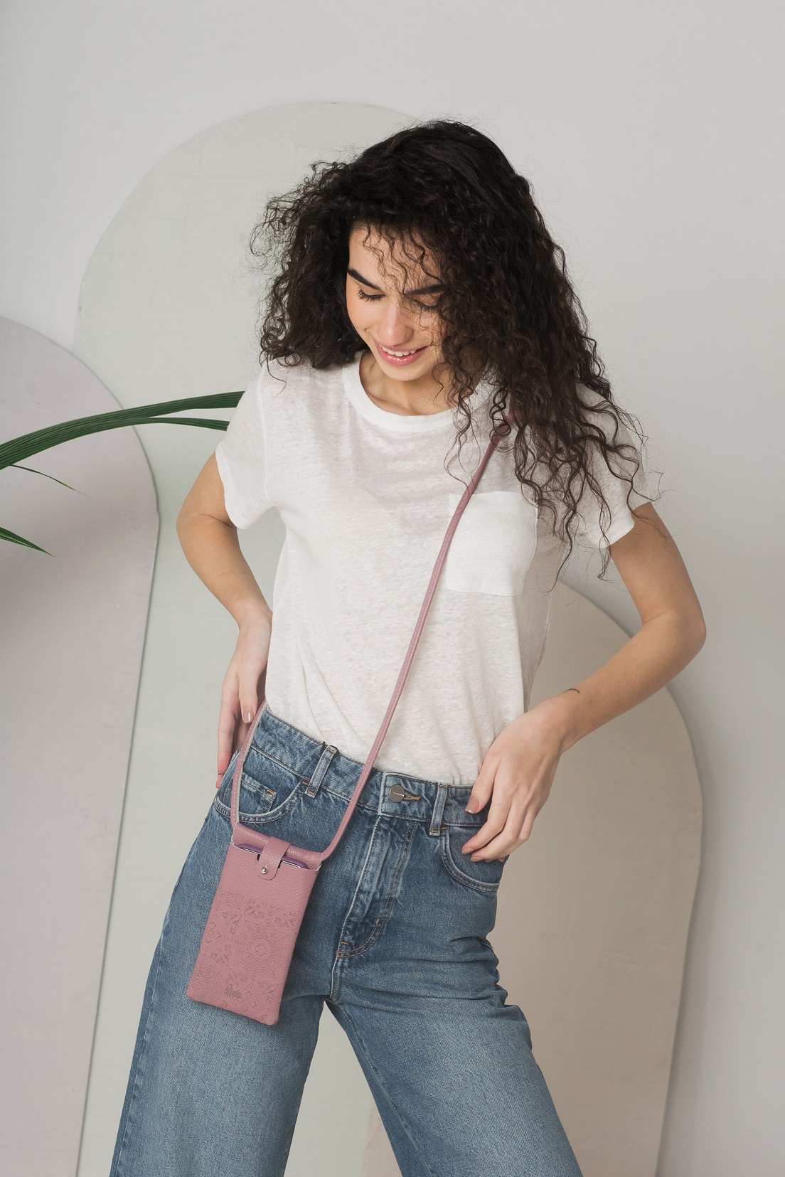 Mobile bag in Malva Leather