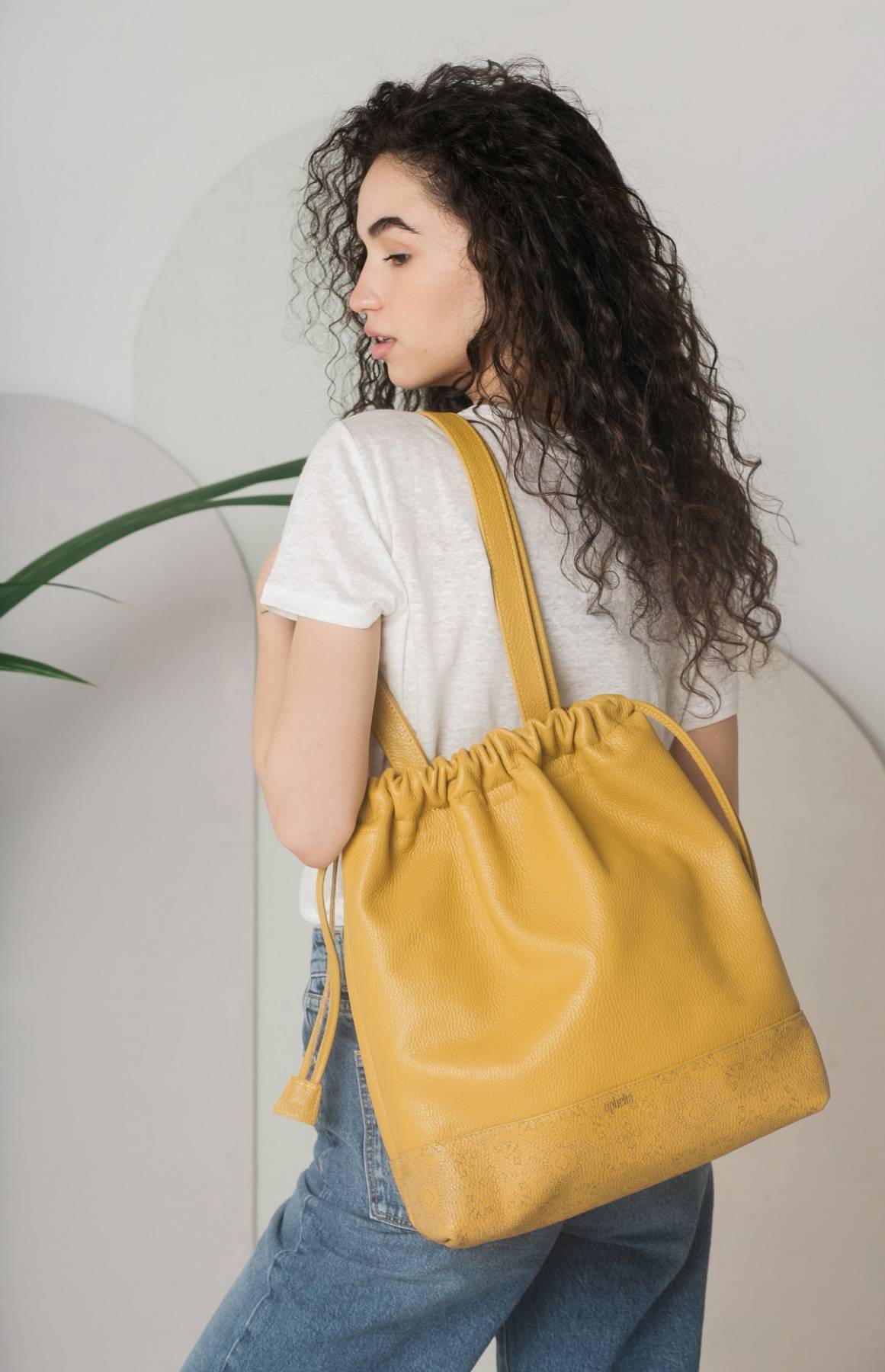 Tote bag in Ocher Leather