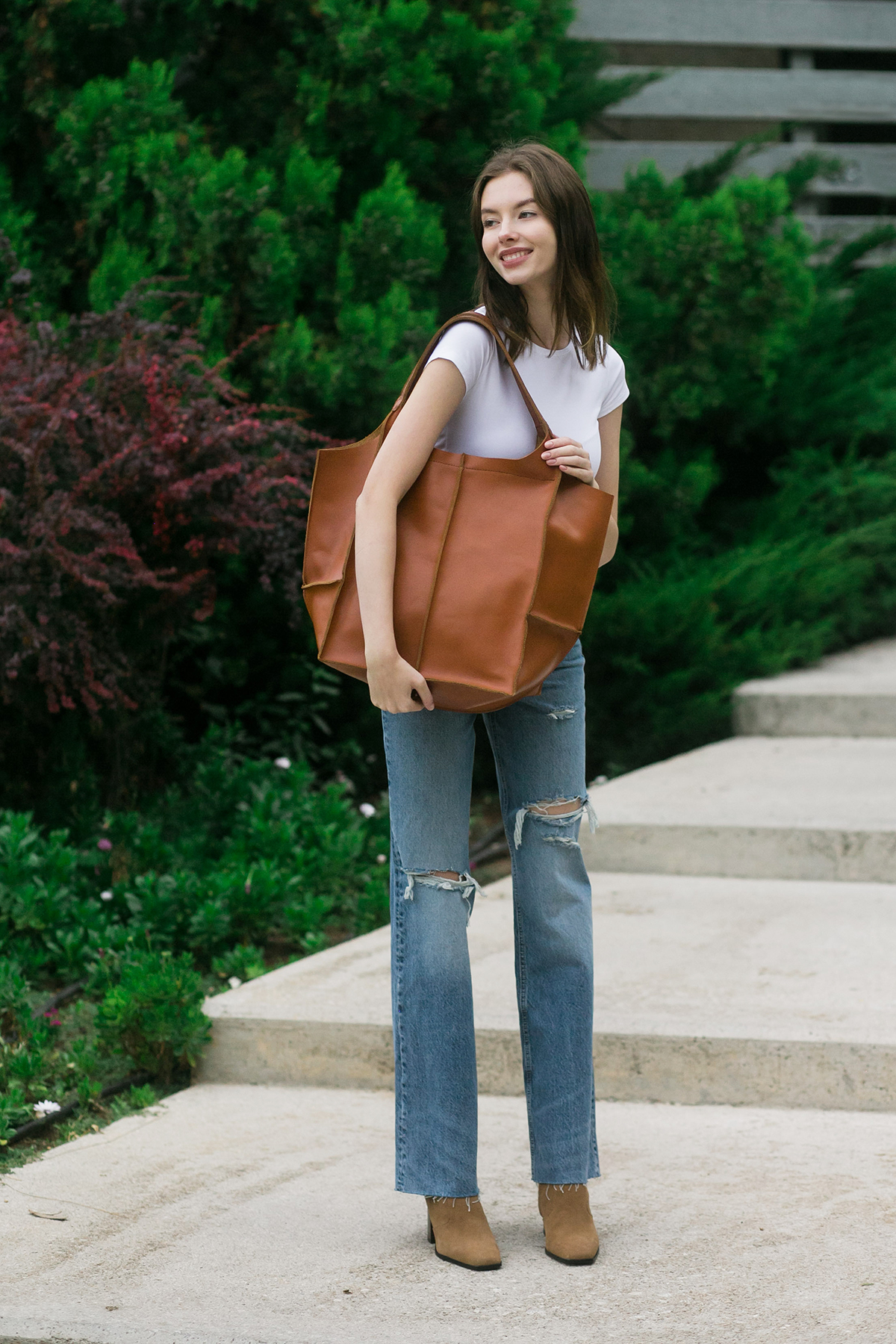 Oversized Tote in Ch-Camel Leather